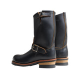 Back angle profile of a pair of Engineer boots