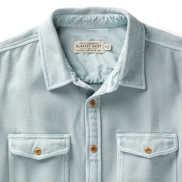 white tag and collar of the sky blue harbor chroma blanket shirt by outerknown