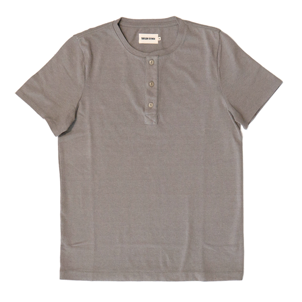 Taylor Stitch Short Sleeve Henley in Fog