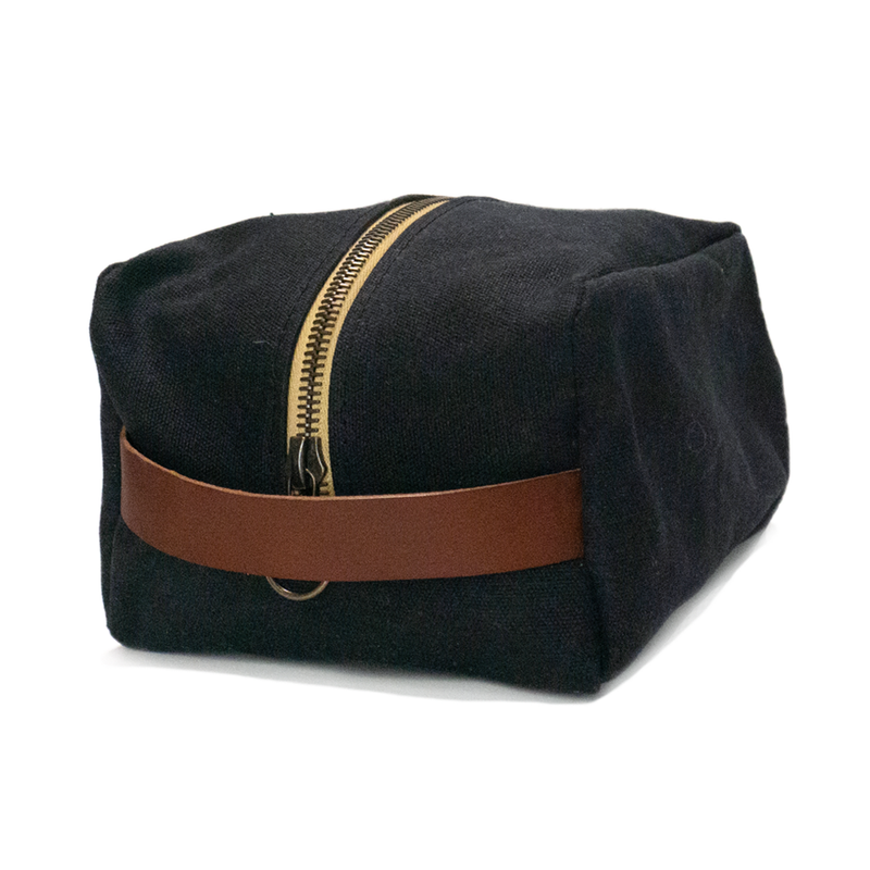 Dopp in Black