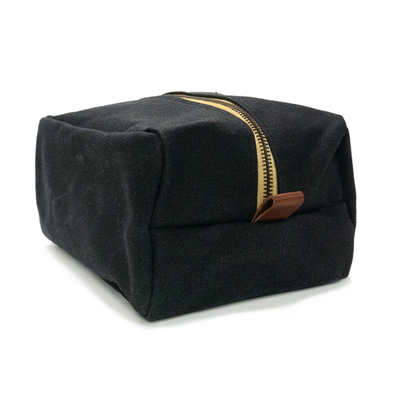Side of Black Dopp